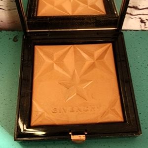 SOLD Givenchy Healthy Glow Powder 02